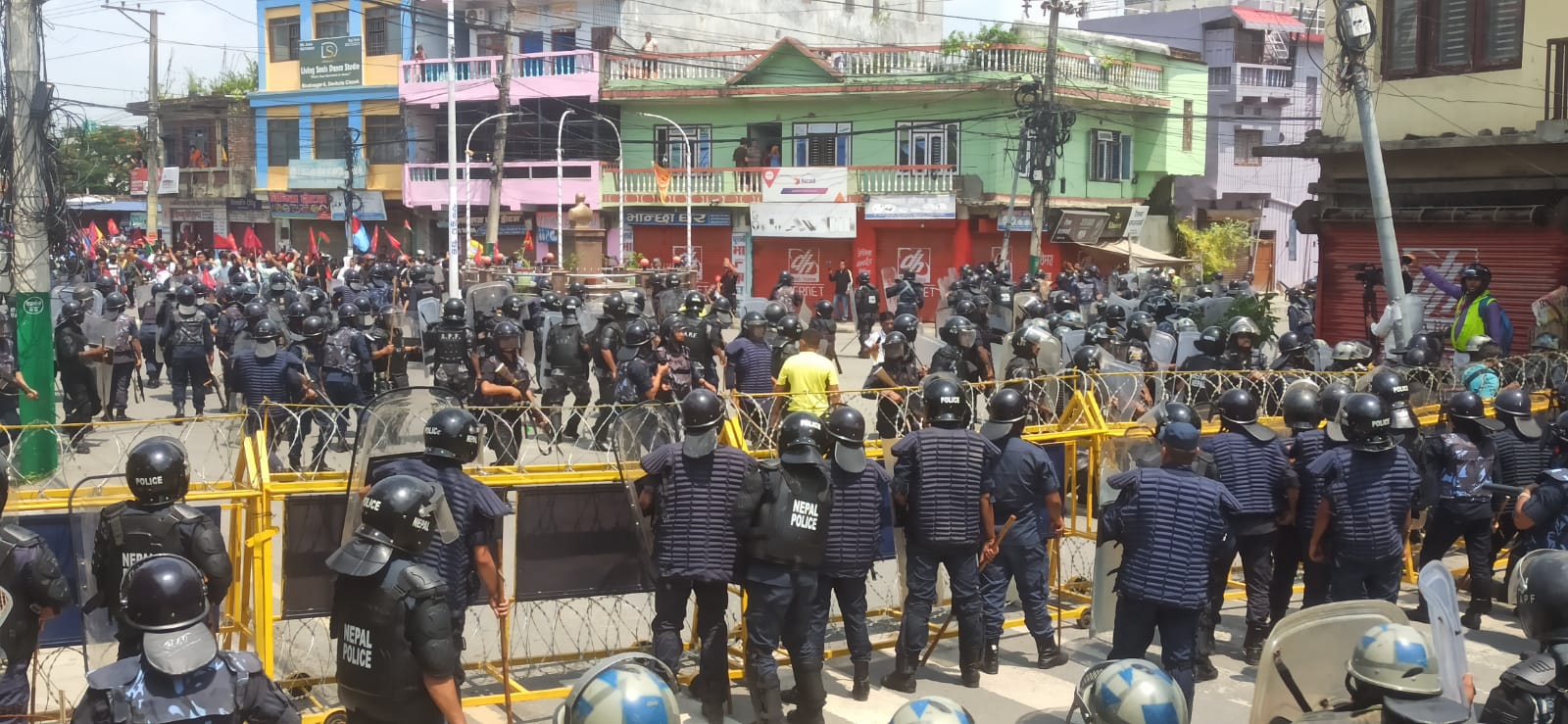 पहिचानवादी र सुरक्षाकर्मीको झडपले रणभूमि बन्यो विराटनगर, ३० जना घाइते (तस्बिरहरू)